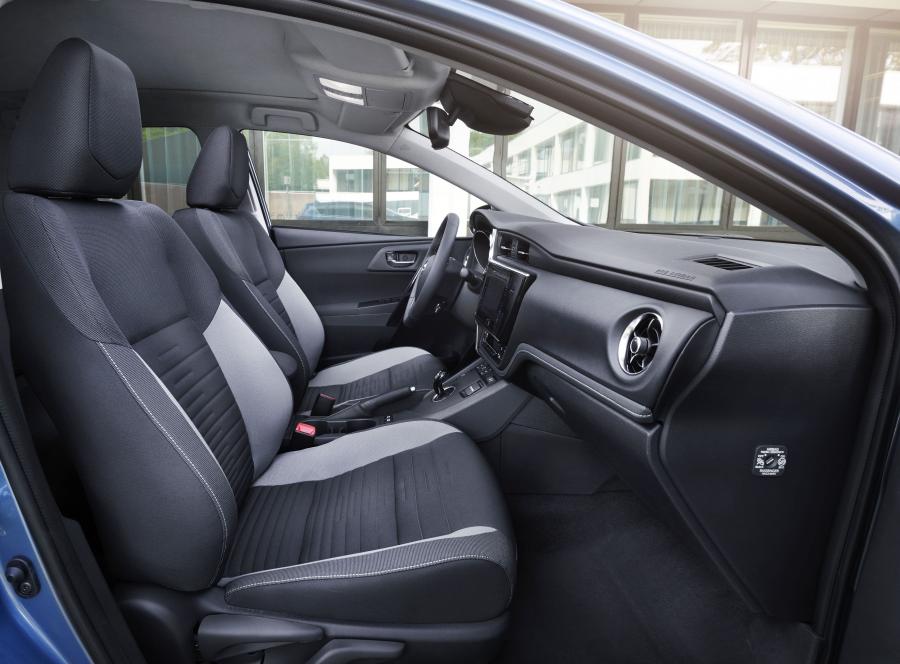  Toyota Auris Hybrid 2015 года  (фото 30 из 31)